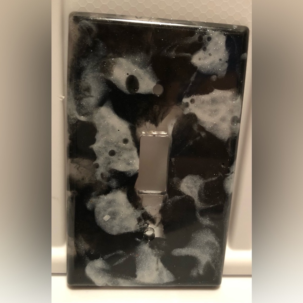 Alien Light switch cover, single, black/white. Unique. Faces?